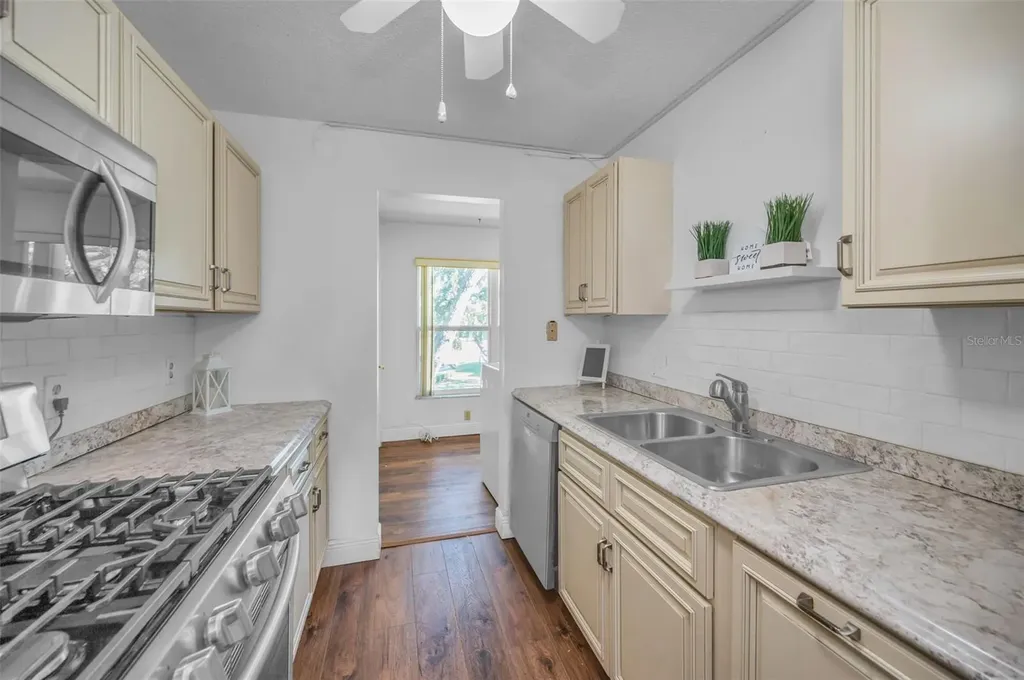 5725 80th Street N St Petersburg FL 33709