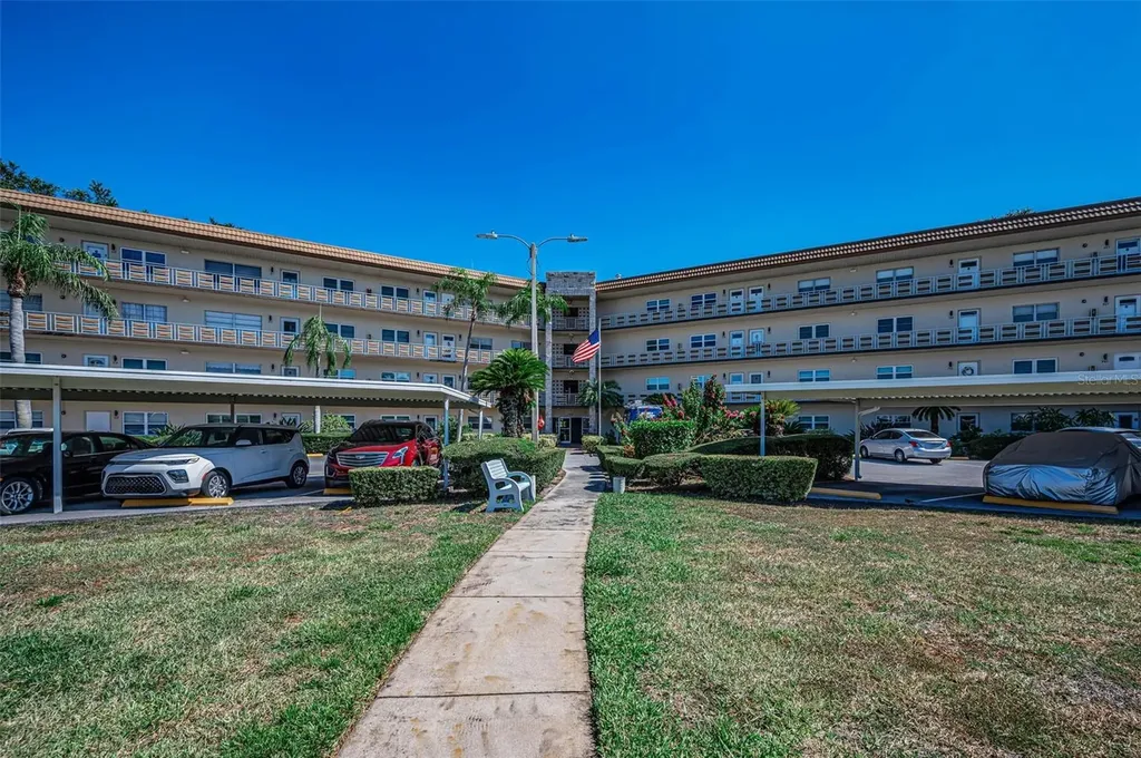 5725 80th Street N St Petersburg FL 33709