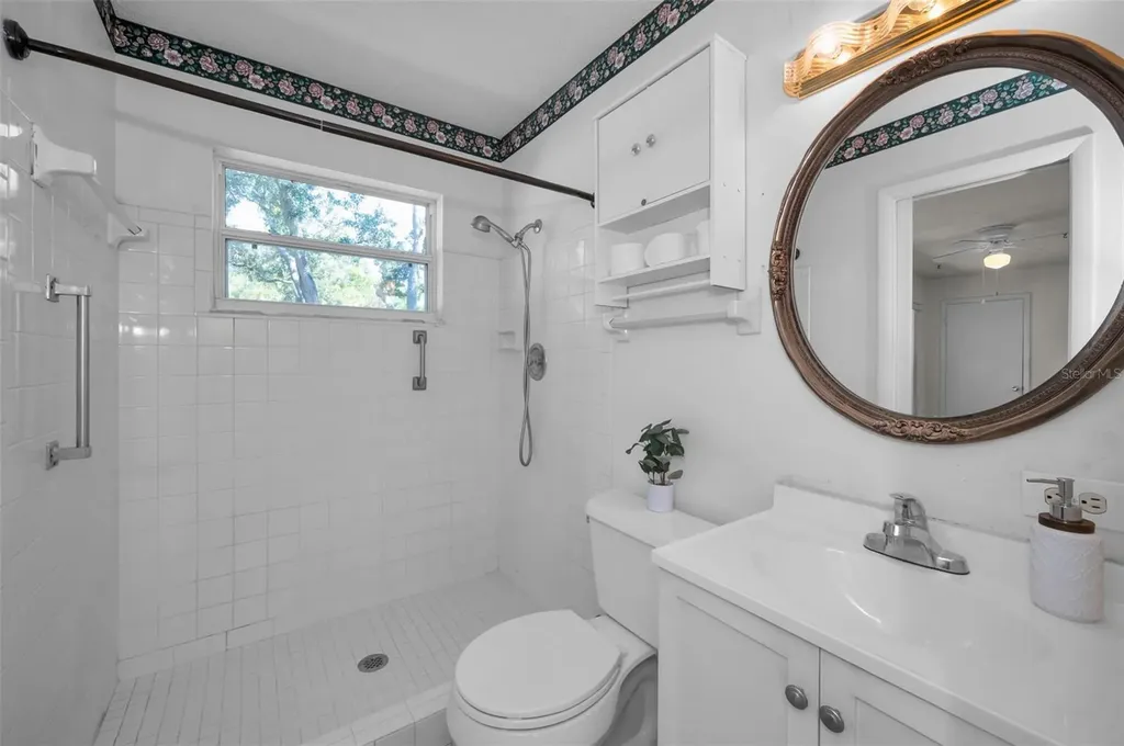 5725 80th Street N St Petersburg FL 33709