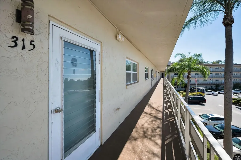 5725 80th Street N St Petersburg FL 33709