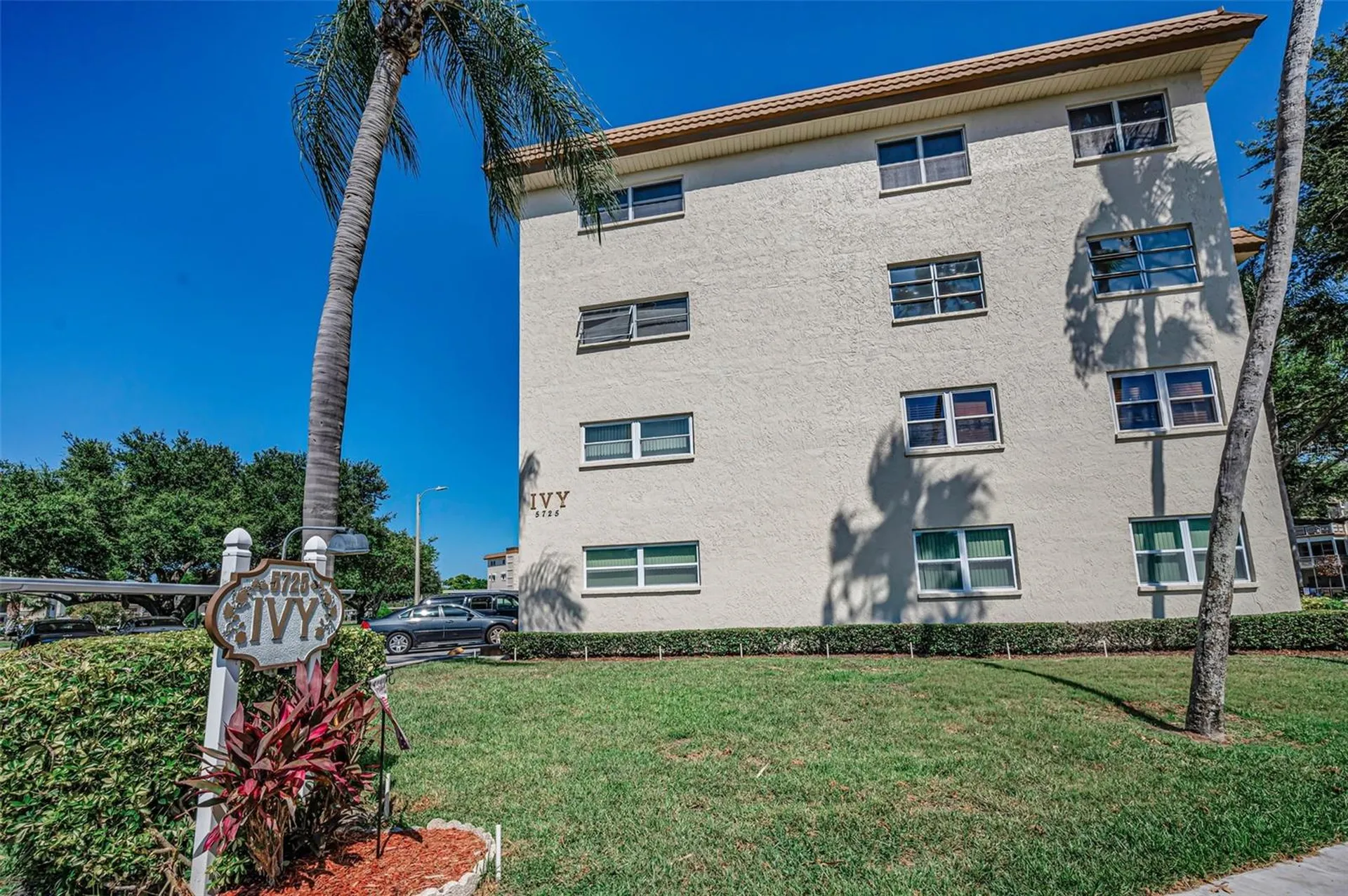 5725 80th Street N St Petersburg FL 33709