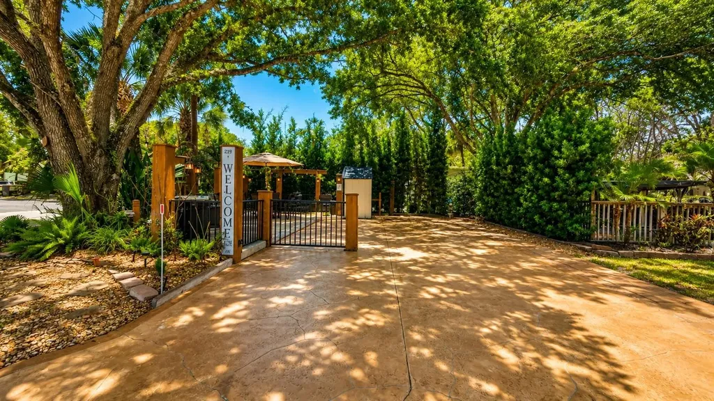 219 E Appaloosa Trail River Ranch FL 33867