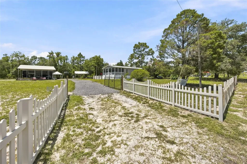 13330 SE 21st Place Morriston FL 32668