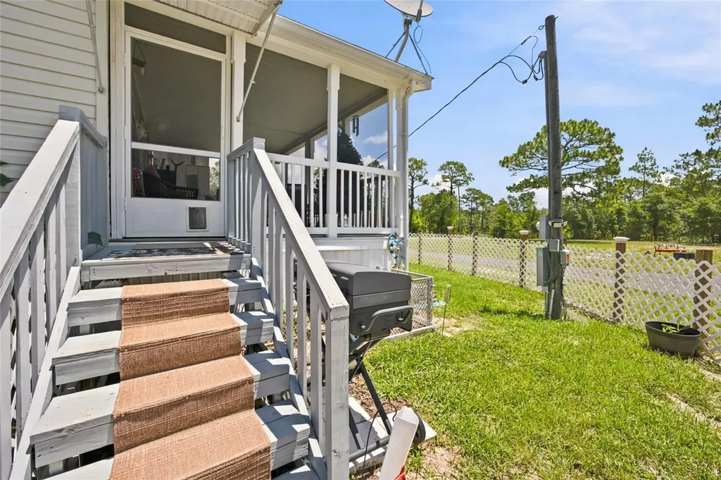 13330 SE 21st Place Morriston FL 32668