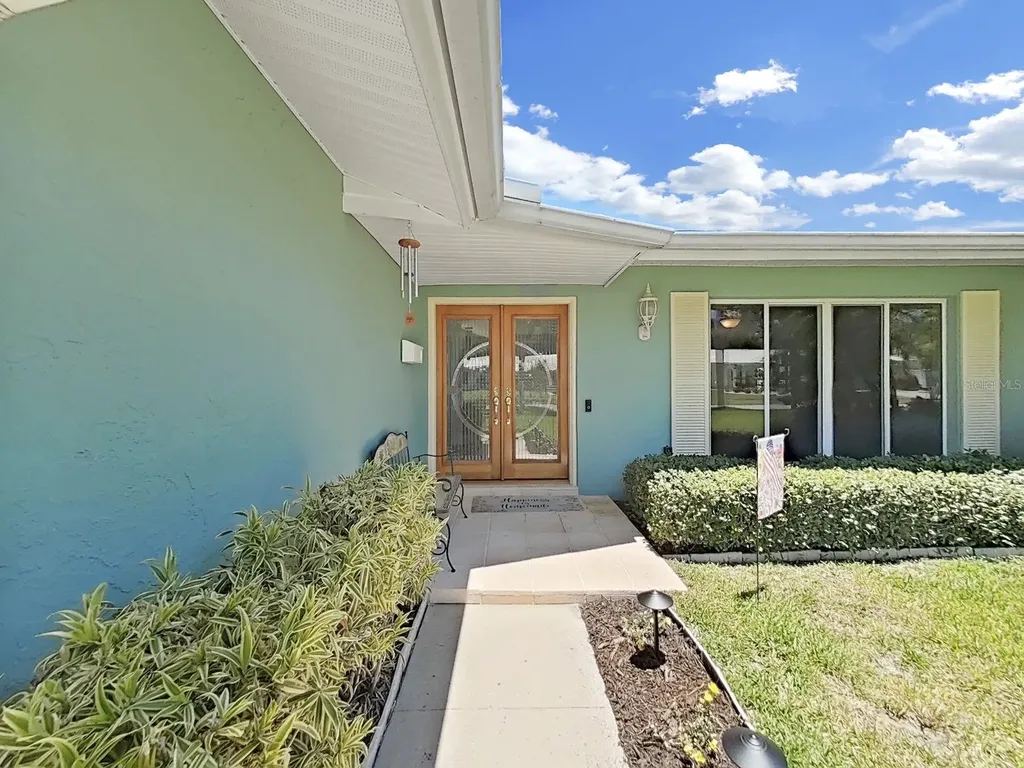 1110 Mclean Street Dunedin FL 34698