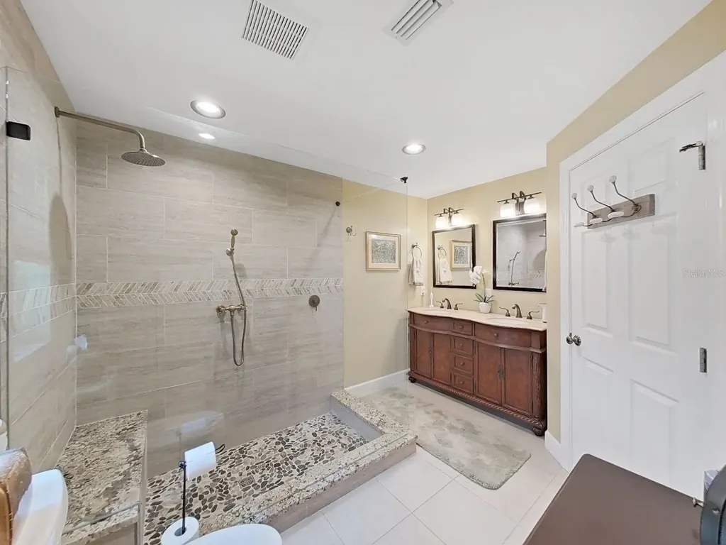 1110 Mclean Street Dunedin FL 34698