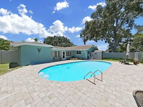 1110 Mclean Street Dunedin FL 34698
