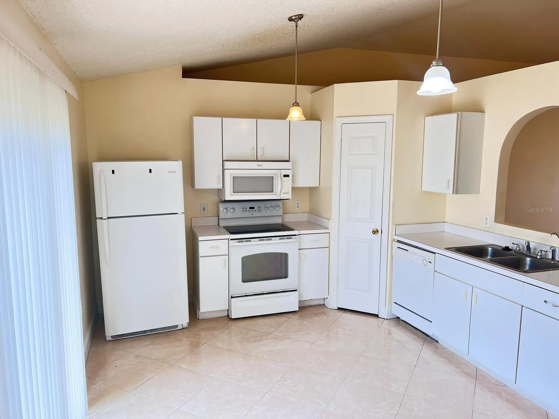 961 Derbyshire Drive Kissimmee FL 34758