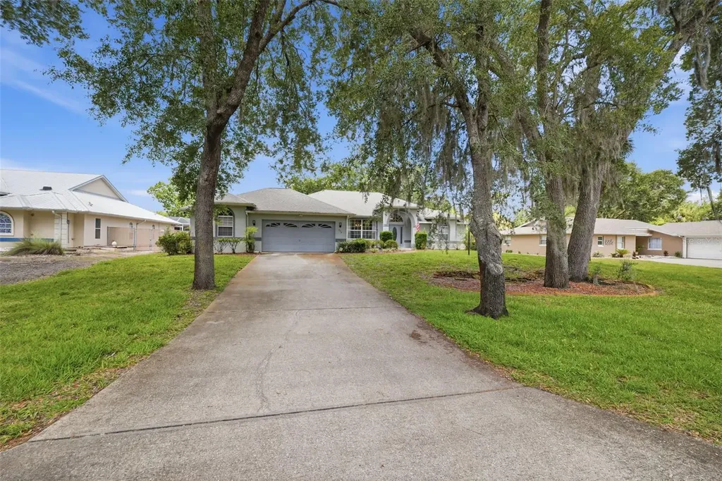 240 N Country Club Drive Crystal River FL 34429