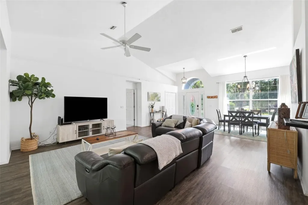 240 N Country Club Drive Crystal River FL 34429