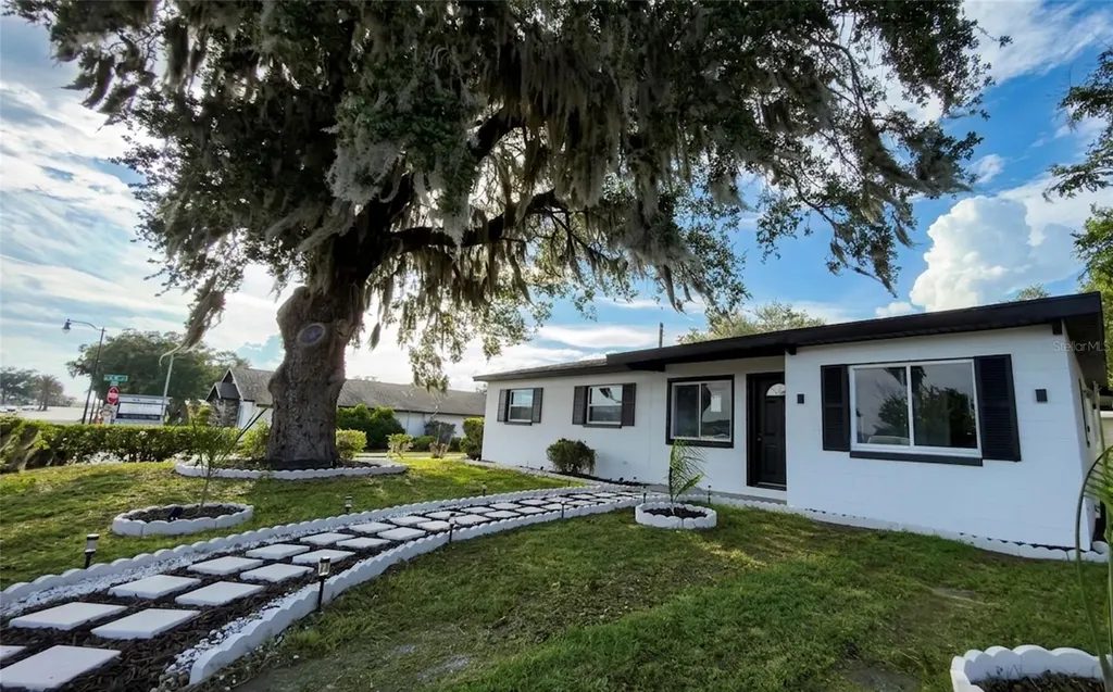 1000 E Dixie Avenue Leesburg FL 34748