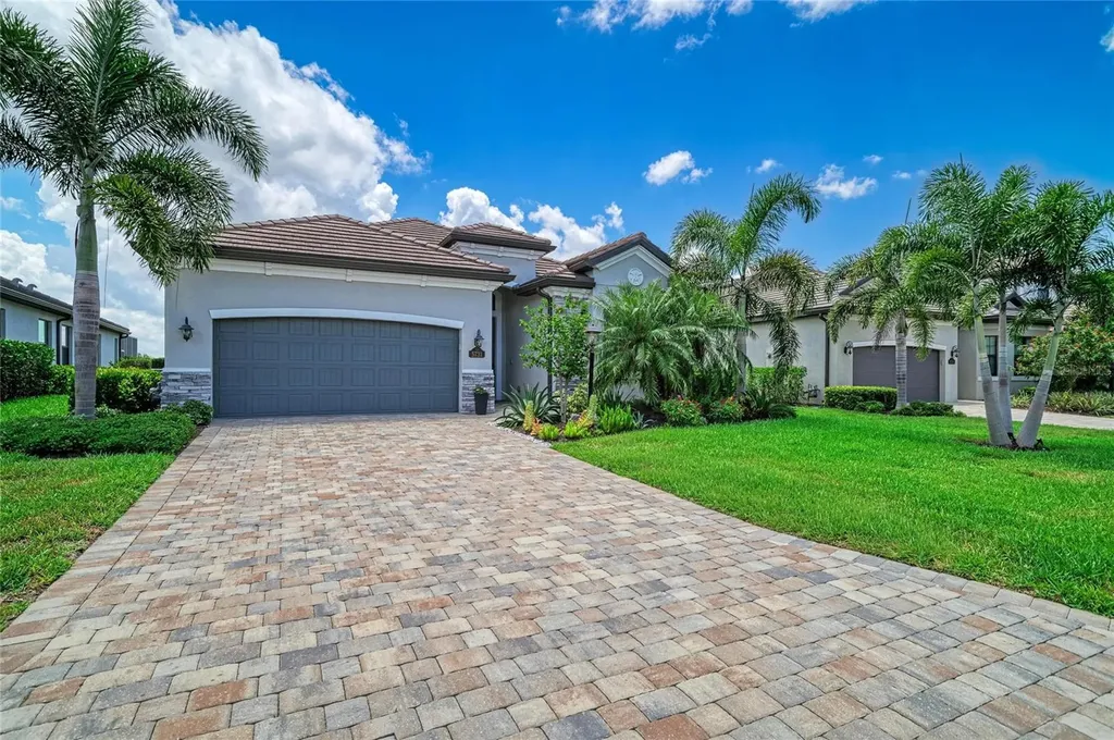 5731 Cheech Glen Bradenton FL 34211