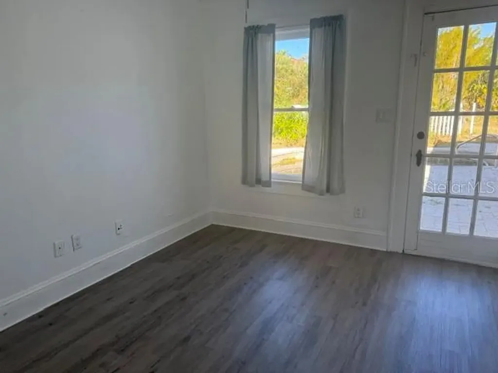 617 Siesta Drive Sarasota FL 34242