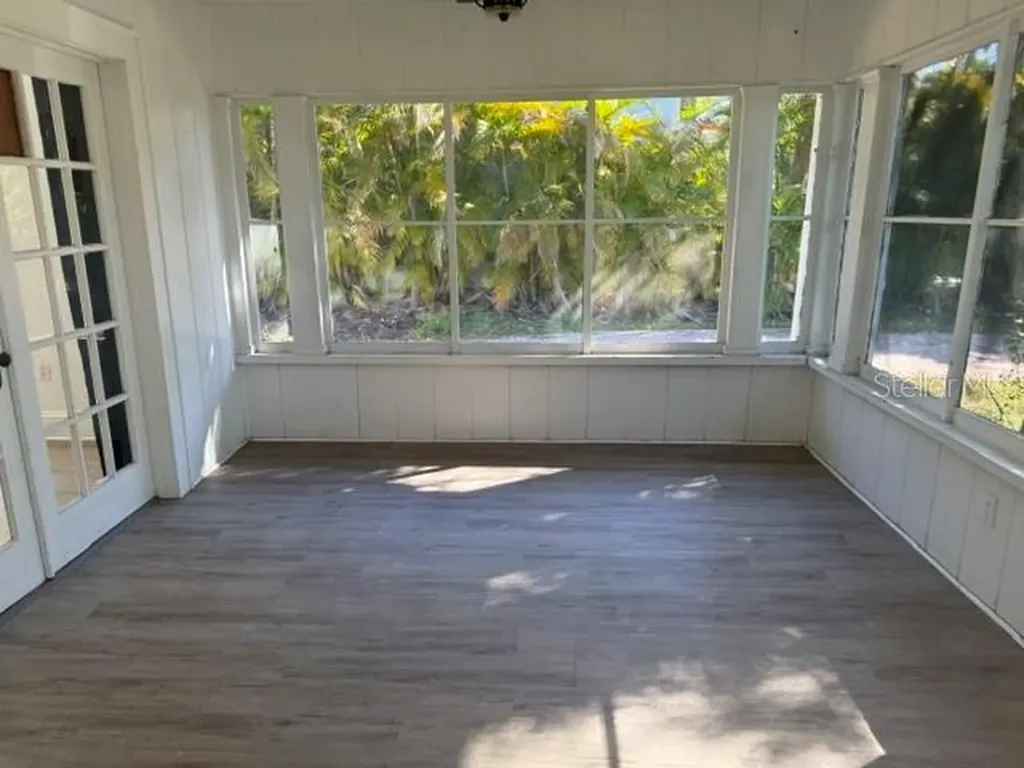 617 Siesta Drive Sarasota FL 34242