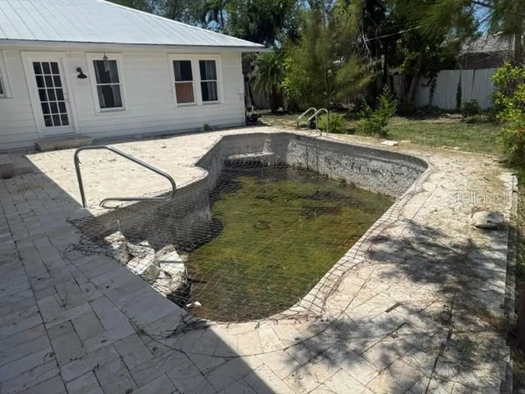 617 Siesta Drive Sarasota FL 34242