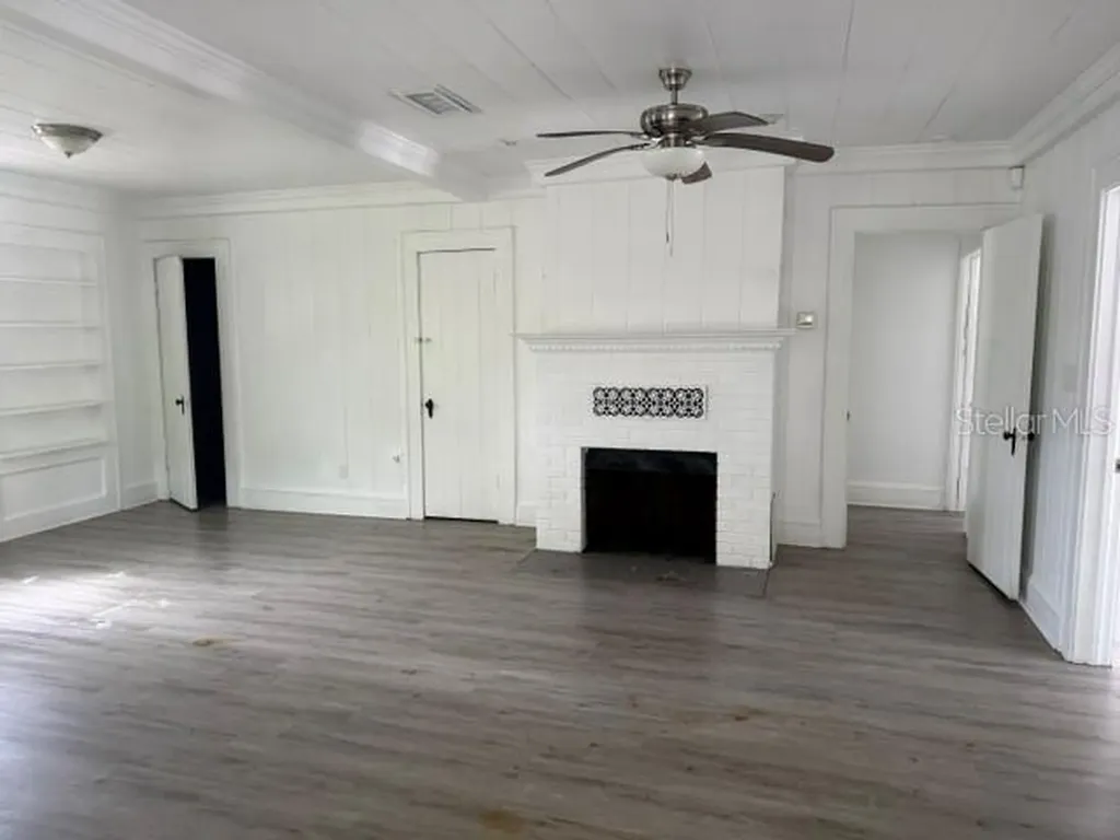 617 Siesta Drive Sarasota FL 34242