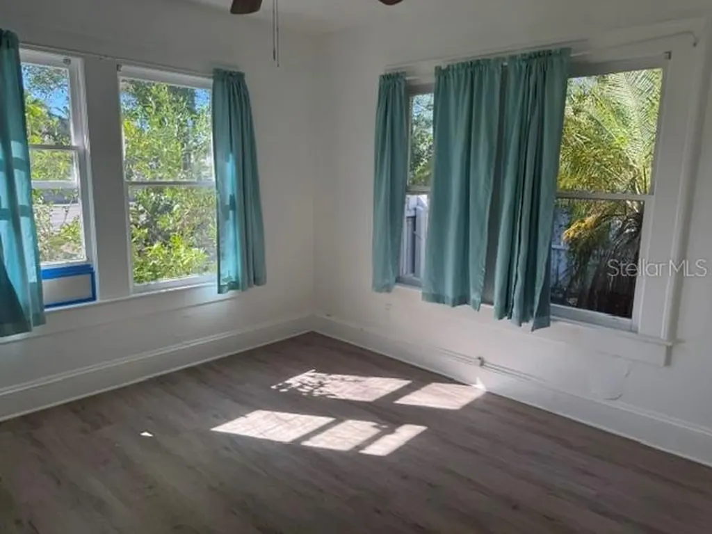 617 Siesta Drive Sarasota FL 34242
