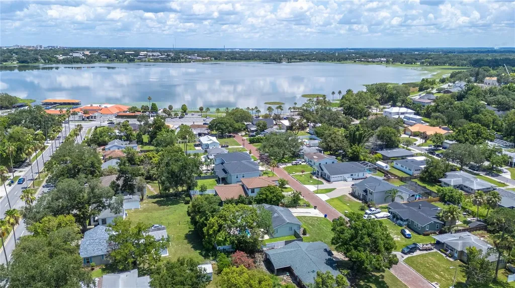 2403 Derbyshire Avenue Lakeland FL 33803
