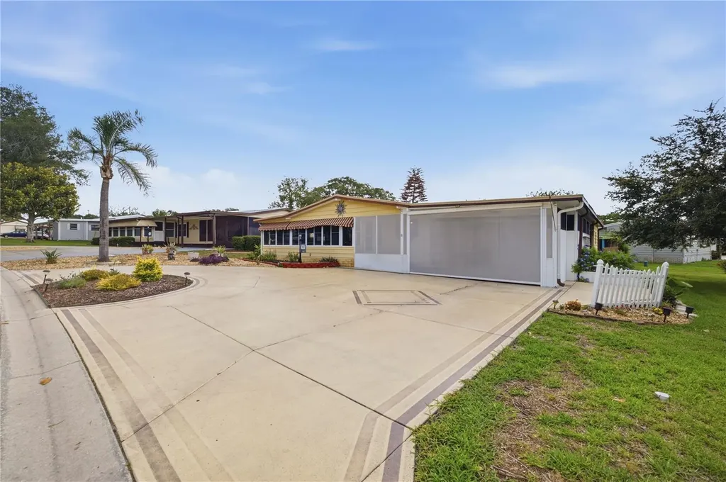 728 Truman Avenue Lady Lake FL 32159