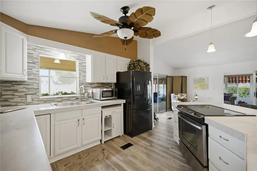 728 Truman Avenue Lady Lake FL 32159