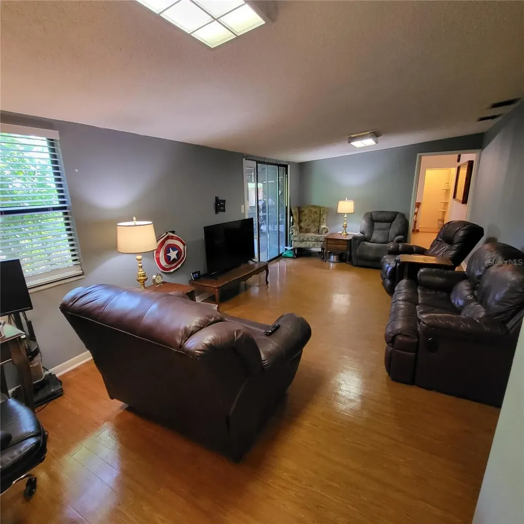 5107 Cresthill Drive Tampa FL 33615