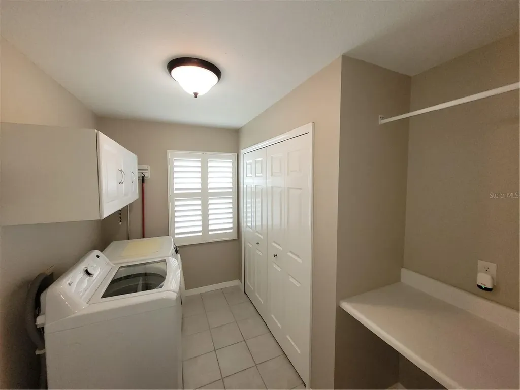 1104 Riflecrest Avenue Valrico FL 33594