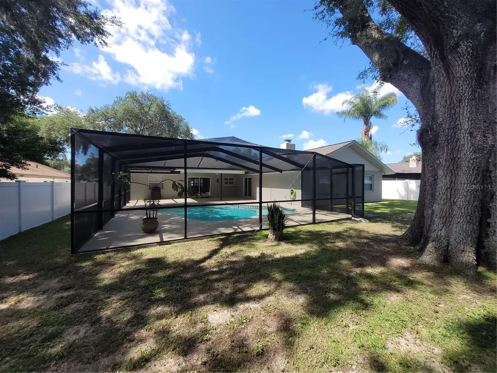 1104 Riflecrest Avenue Valrico FL 33594