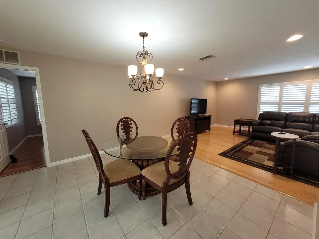 1104 Riflecrest Avenue Valrico FL 33594