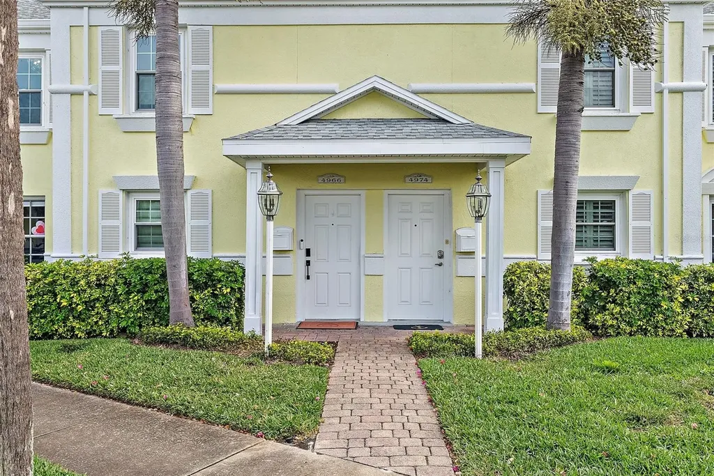 4966 Coquina Key Drive SE St Petersburg FL 33701