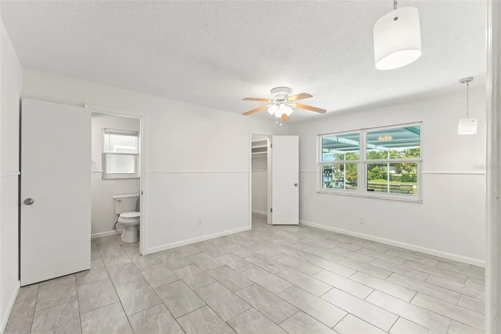 4960 Dover Street NE St Petersburg FL 33703