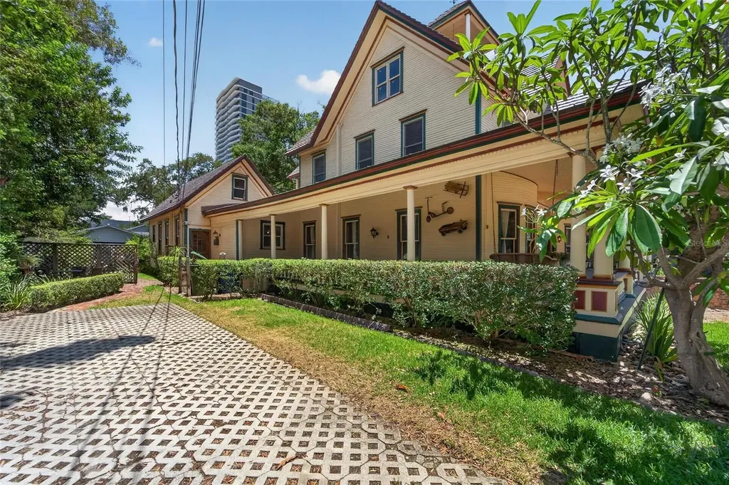 3007 W Stovall Street Tampa FL 33629