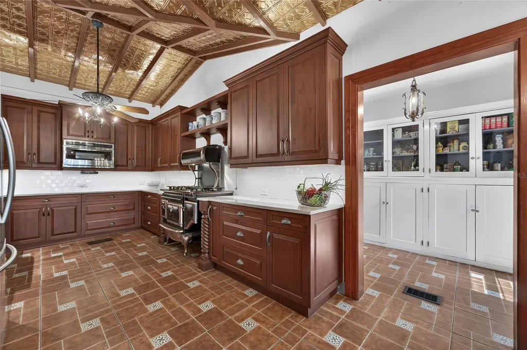 3007 W Stovall Street Tampa FL 33629