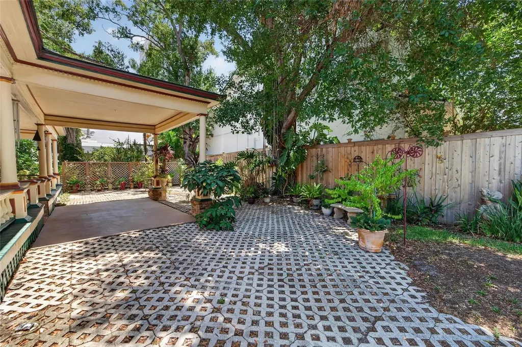 3007 W Stovall Street Tampa FL 33629