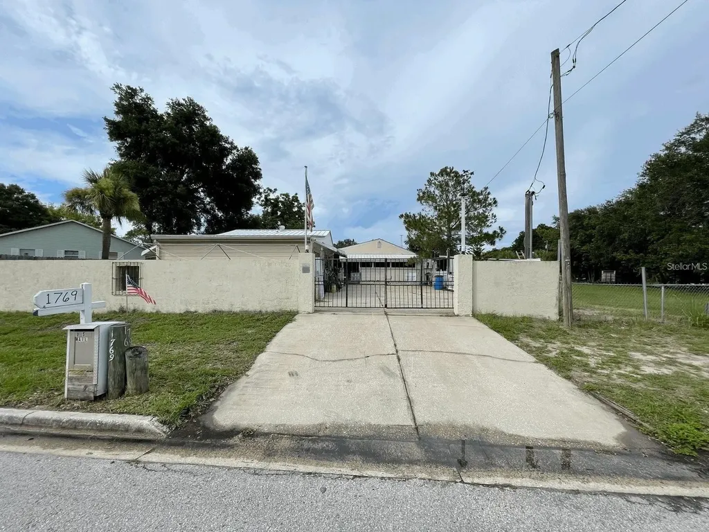 1769 Overbrook Avenue Clearwater FL 33755