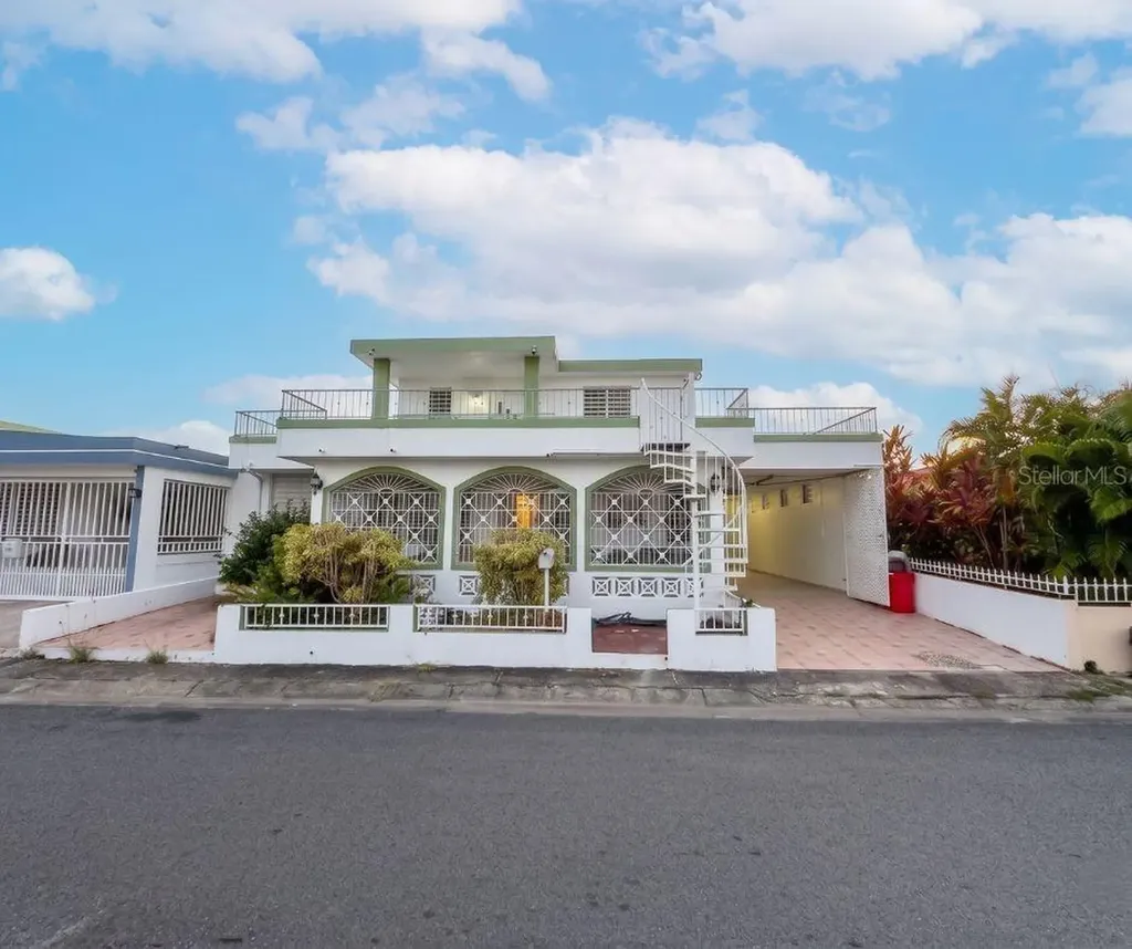 89 Block 92 Villa Carolina Dev. Carolina PR 00985