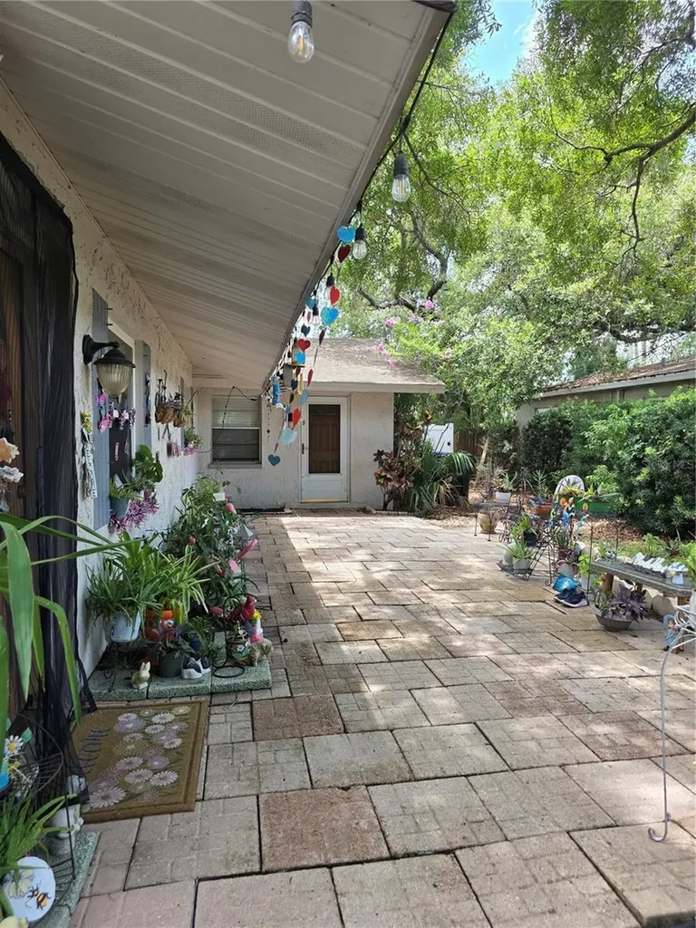 3074 Pine Tree Avenue Largo FL 33771