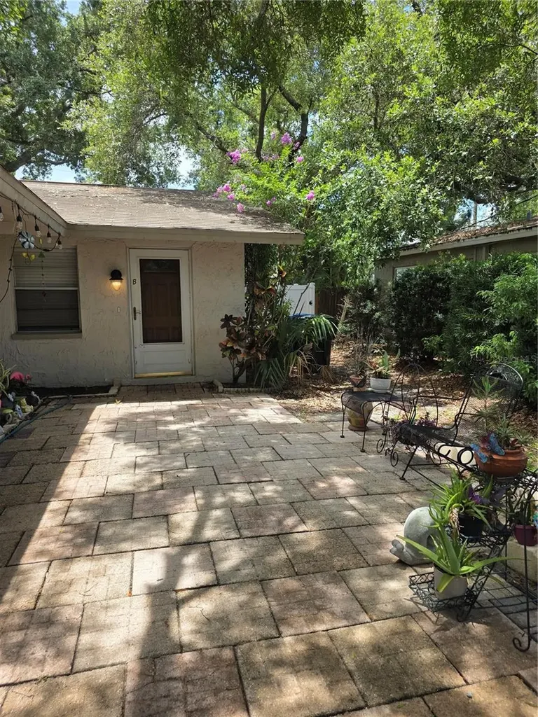 3074 Pine Tree Avenue Largo FL 33771