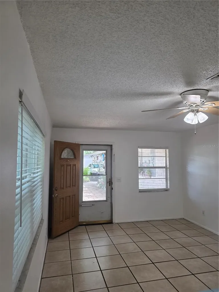 3074 Pine Tree Avenue Largo FL 33771