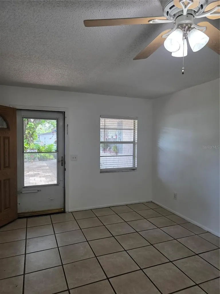 3074 Pine Tree Avenue Largo FL 33771
