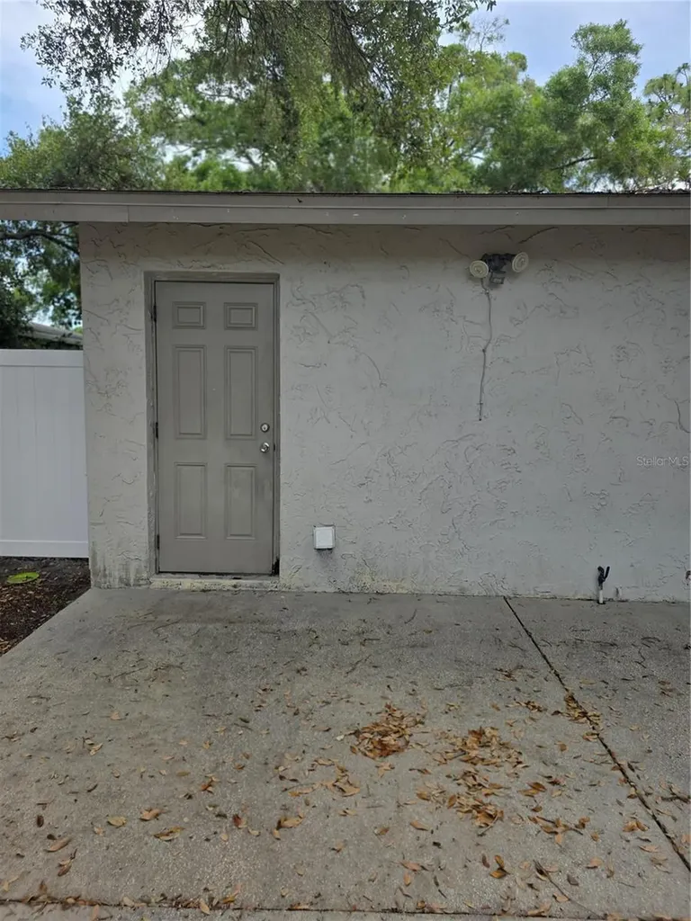 3074 Pine Tree Avenue Largo FL 33771