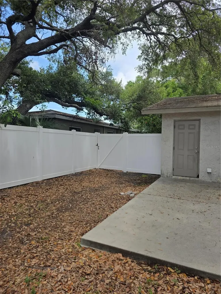 3074 Pine Tree Avenue Largo FL 33771