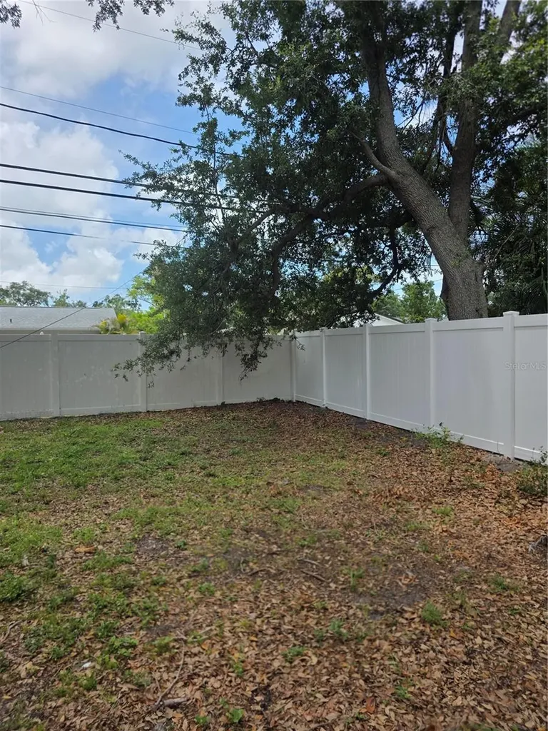 3074 Pine Tree Avenue Largo FL 33771