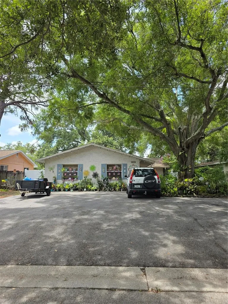 3074 Pine Tree Avenue Largo FL 33771