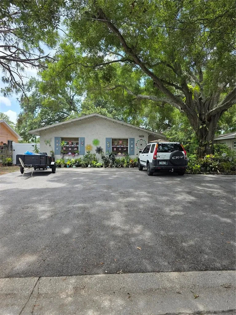 3074 Pine Tree Avenue Largo FL 33771