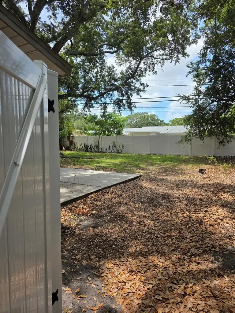3074 Pine Tree Avenue Largo FL 33771