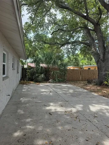 3074 Pine Tree Avenue Largo FL 33771
