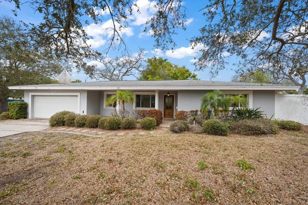 230 Garden Circle Belleair FL 33756