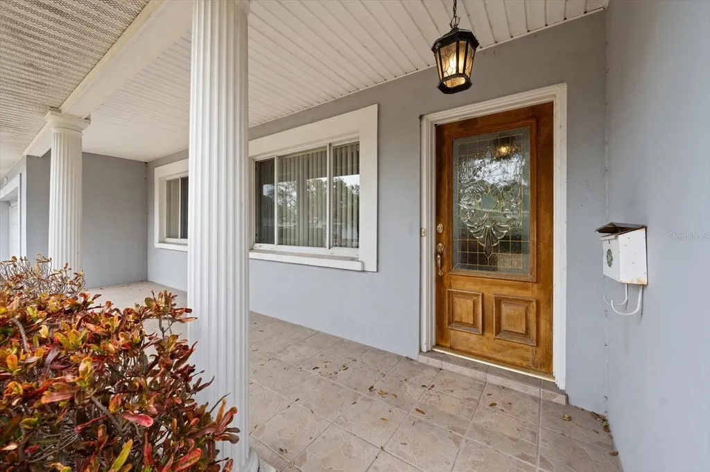 230 Garden Circle Belleair FL 33756