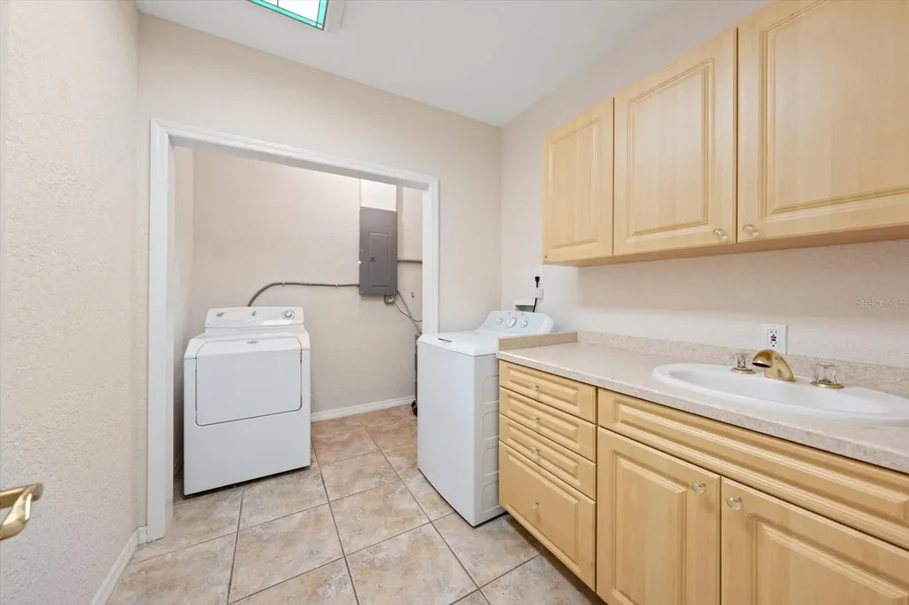 230 Garden Circle Belleair FL 33756