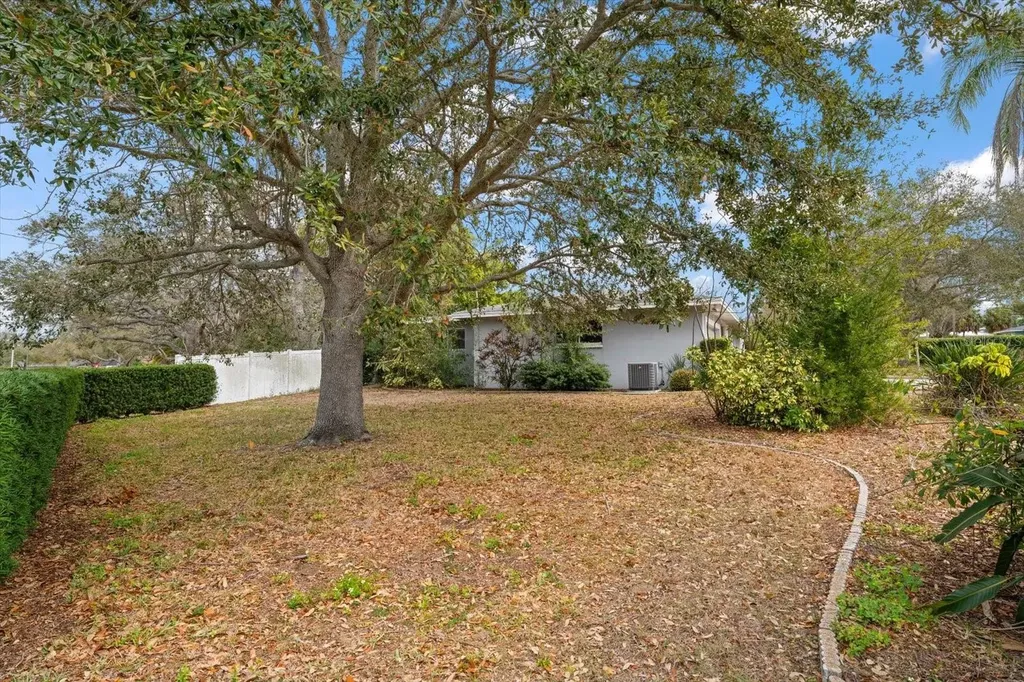 230 Garden Circle Belleair FL 33756